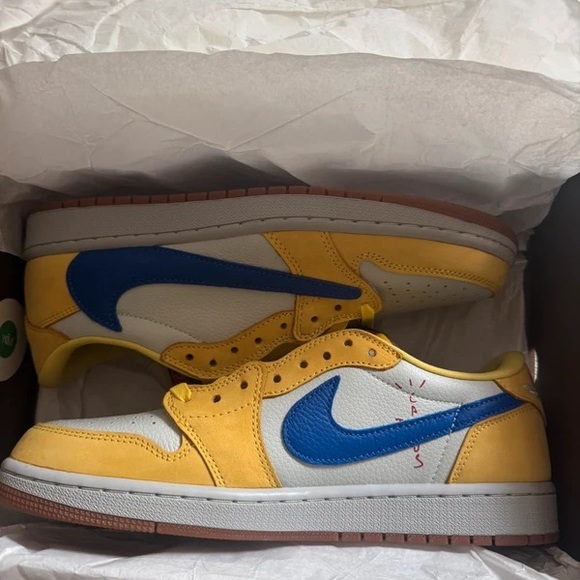 Jordan 1 Retro Low Travis Scott Canary - Picture 4 of 5